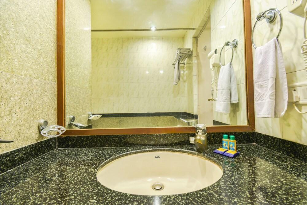 The President Hotel Shivajinagar Пюн Екстериор снимка