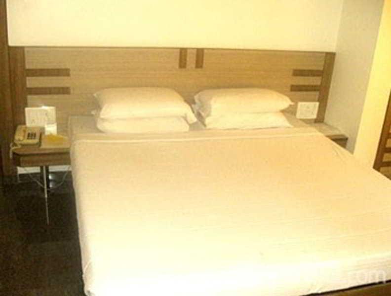 The President Hotel Shivajinagar Пюн Екстериор снимка