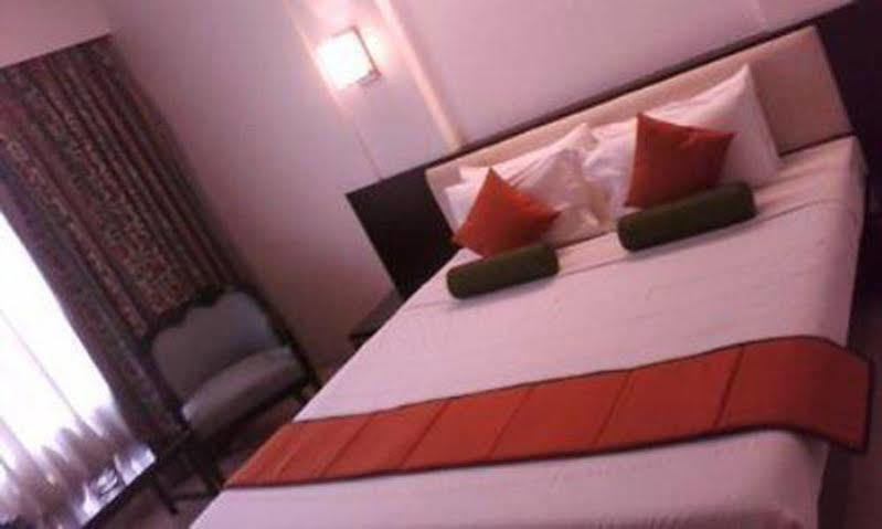 The President Hotel Shivajinagar Пюн Екстериор снимка